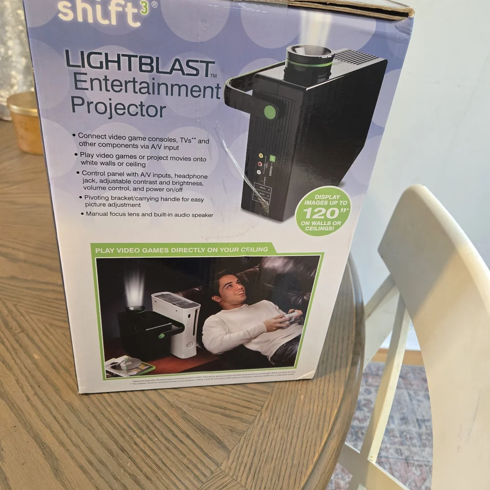 EUC Shift3 Lightblast Entertainment Projector 10' Image Of Movies & Video Games